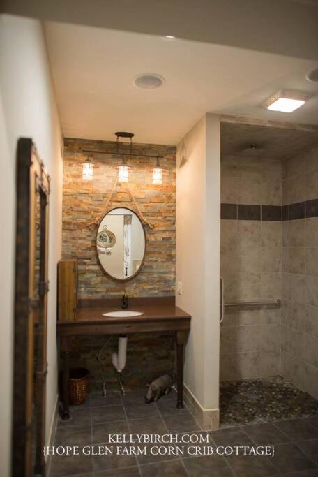 Corn Crib Cottage Barn And Villa At Hope Glen FarmCottage Grove エクステリア 写真